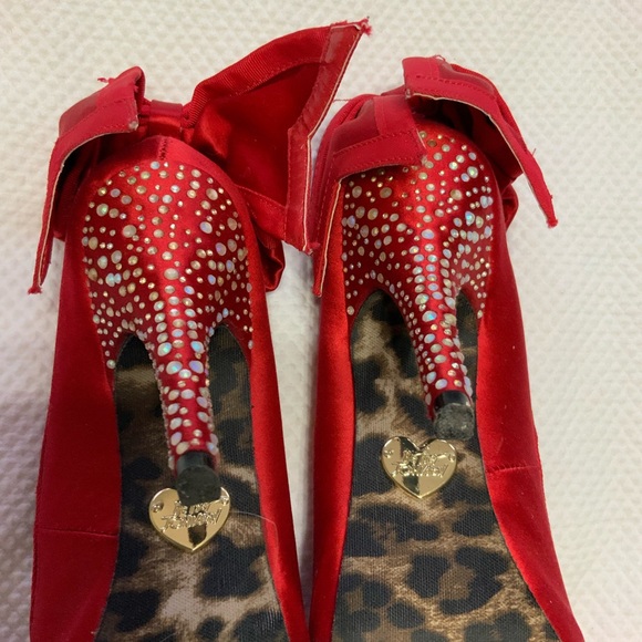 Red Heels - Picture 5 of 8